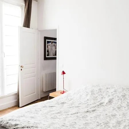 Superb Flat Near Montmartre Paris