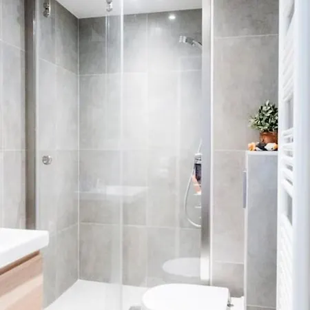 Superb Flat Near Montmartre Apartment *